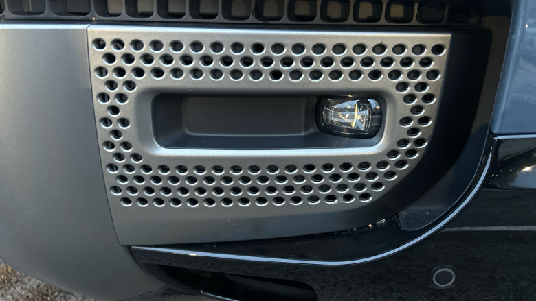 Land Rover Defender 3.0 D250 X-Dynamic SE 90 3dr Auto Diesel Estate